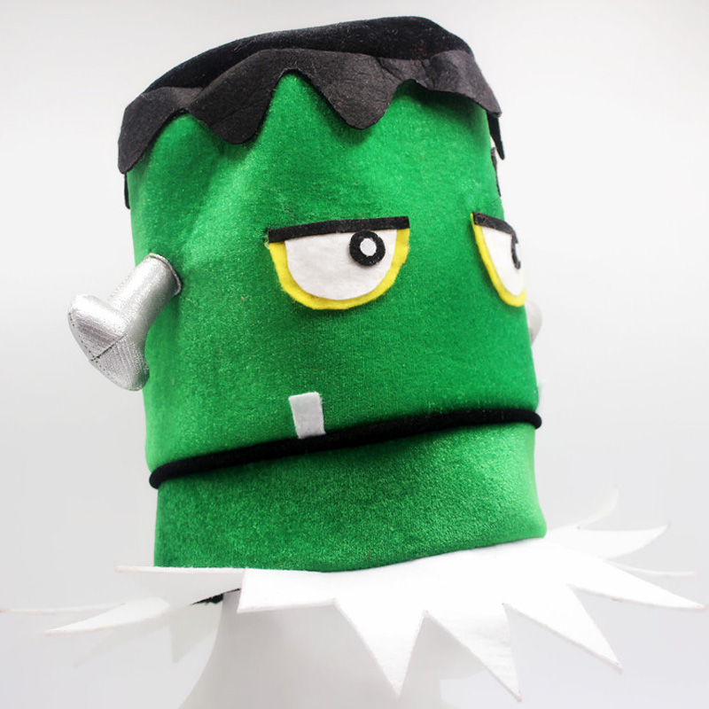 Qual è il significato simbolico di simpatici cappelli divertenti in culture diverse?