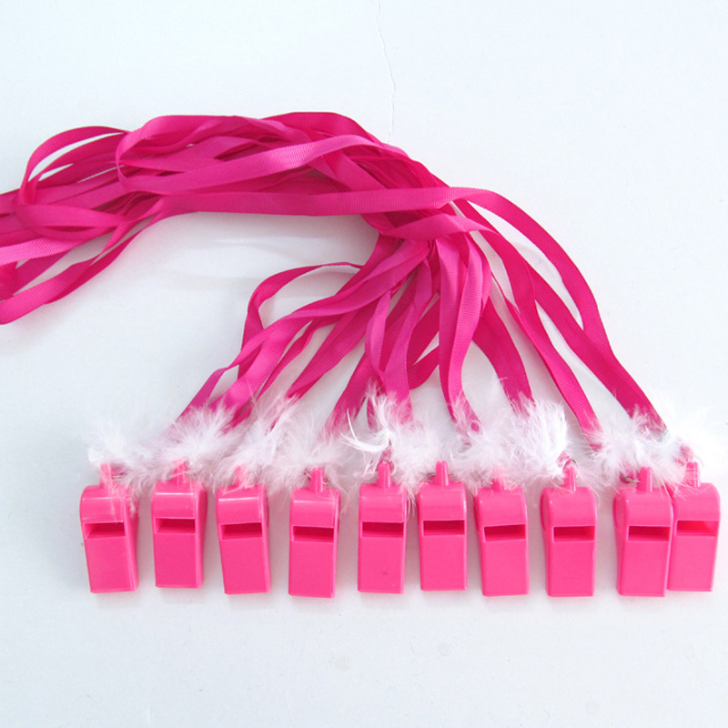 Intrattenimento per addio al celibato Fischietto in plastica rosa Decorazione con piume bianche Decorazione con nastro rosa Piccolo fischietto in plastica