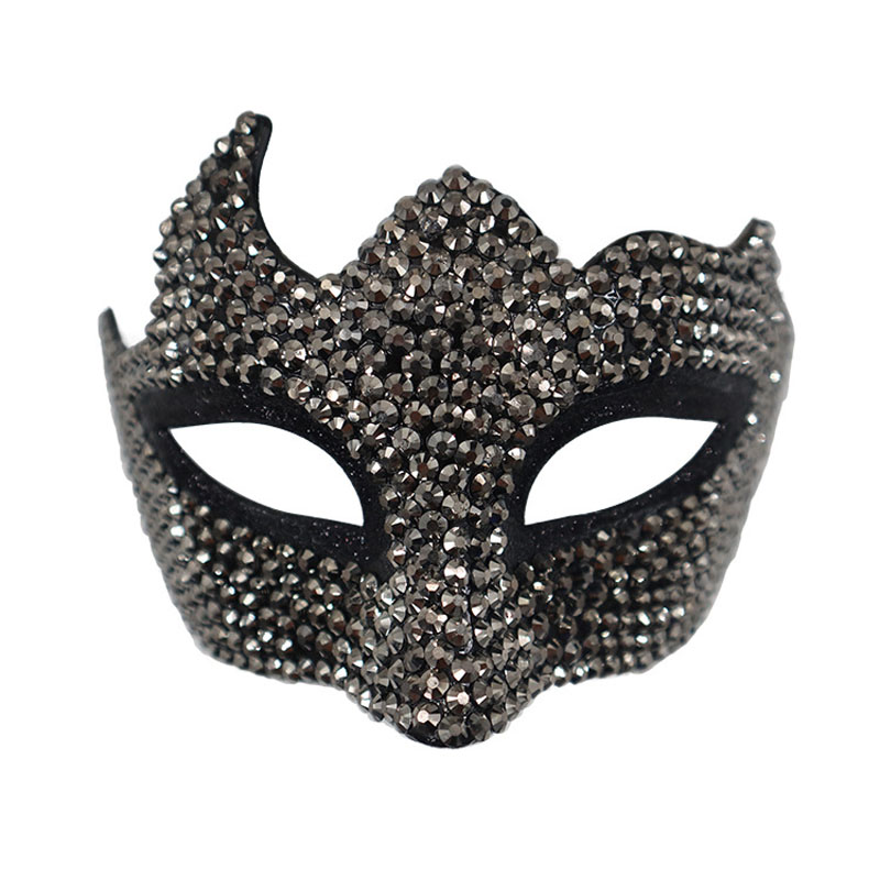 mezza maschera di carnevale con diamanti incastonati