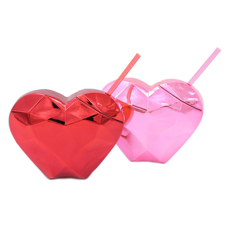 Tazza di plastica del cuore di amore con cannuccia per San Valentino