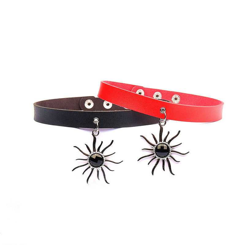 Collana in pelle di rivetta